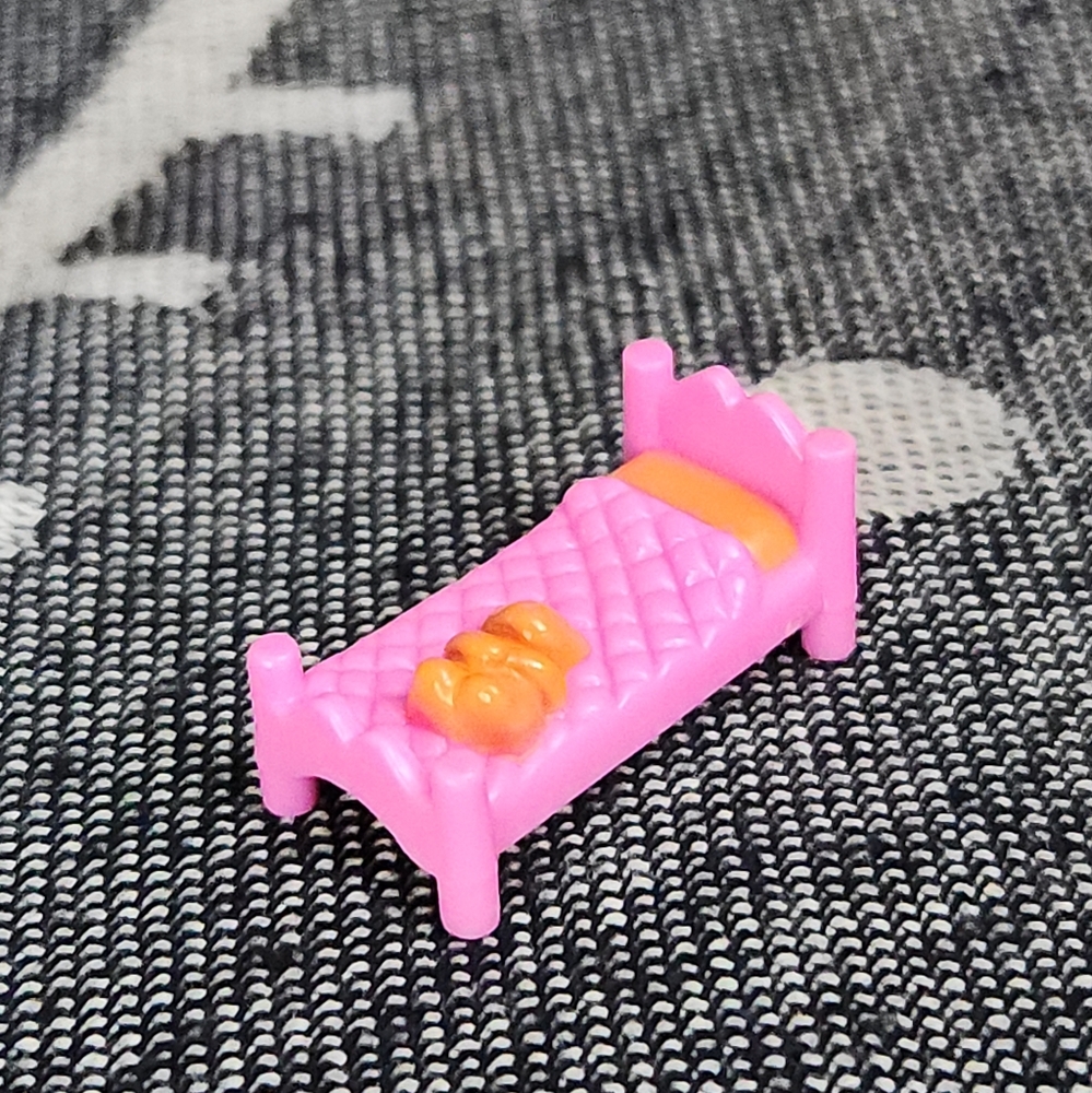 1995 Bluebird Polly Pocket 1" Bed - Pop-Up Party Play House Clubhouse Pollyville